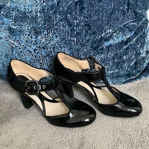 NATURALIZER BLACK PATENT T-STRAP PUMP, Excellent Condition, Size 7M